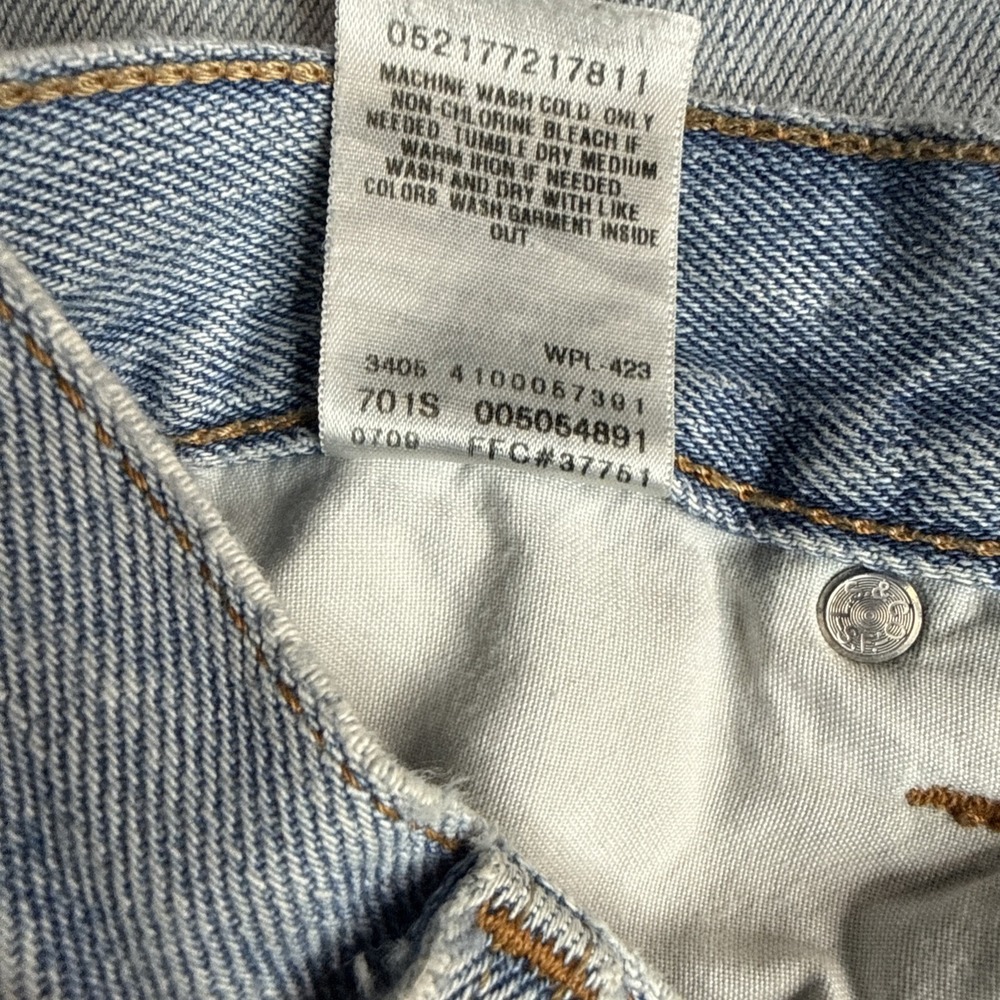 Vintage Lev's 505 Jeans Men 38x30 Blue Denim Light Wash Straight Regular Y2K - Picture 4 of 16